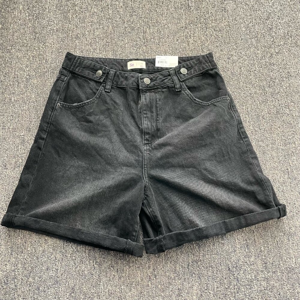 Women's SO Black Jean shorts Size 11 Junior - Zipper Fly and button close